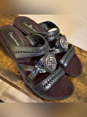 BareTraps Black Embellished Wedge Slide Sandals womens sz 8M